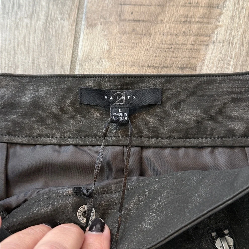 21 Saints Black Faux Leather Wrap Skirt Size‎ L Snap Front Zip Pockets NWT